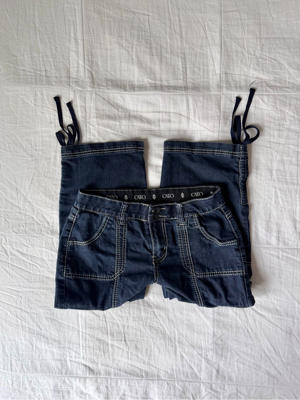 Y2K CATO Dark Wash Denim Contrast Stitch Cargo Capris w/ Ankle Ties Size 6